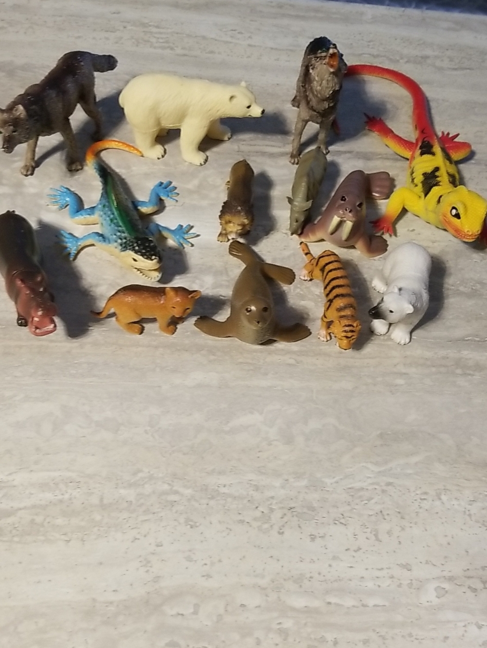 Mixed Animal Figurine Lot - Colorful Animals - Picture 1 of 7